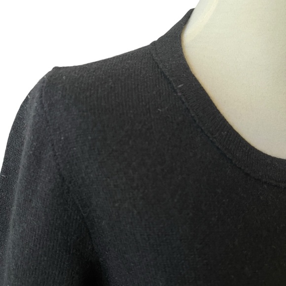 J CREW ITALIAN CASHMERE SWEATER CLASSIC PREPPY MINIMALIST LUXURY CHIC BLACK M - Picture 4 of 12